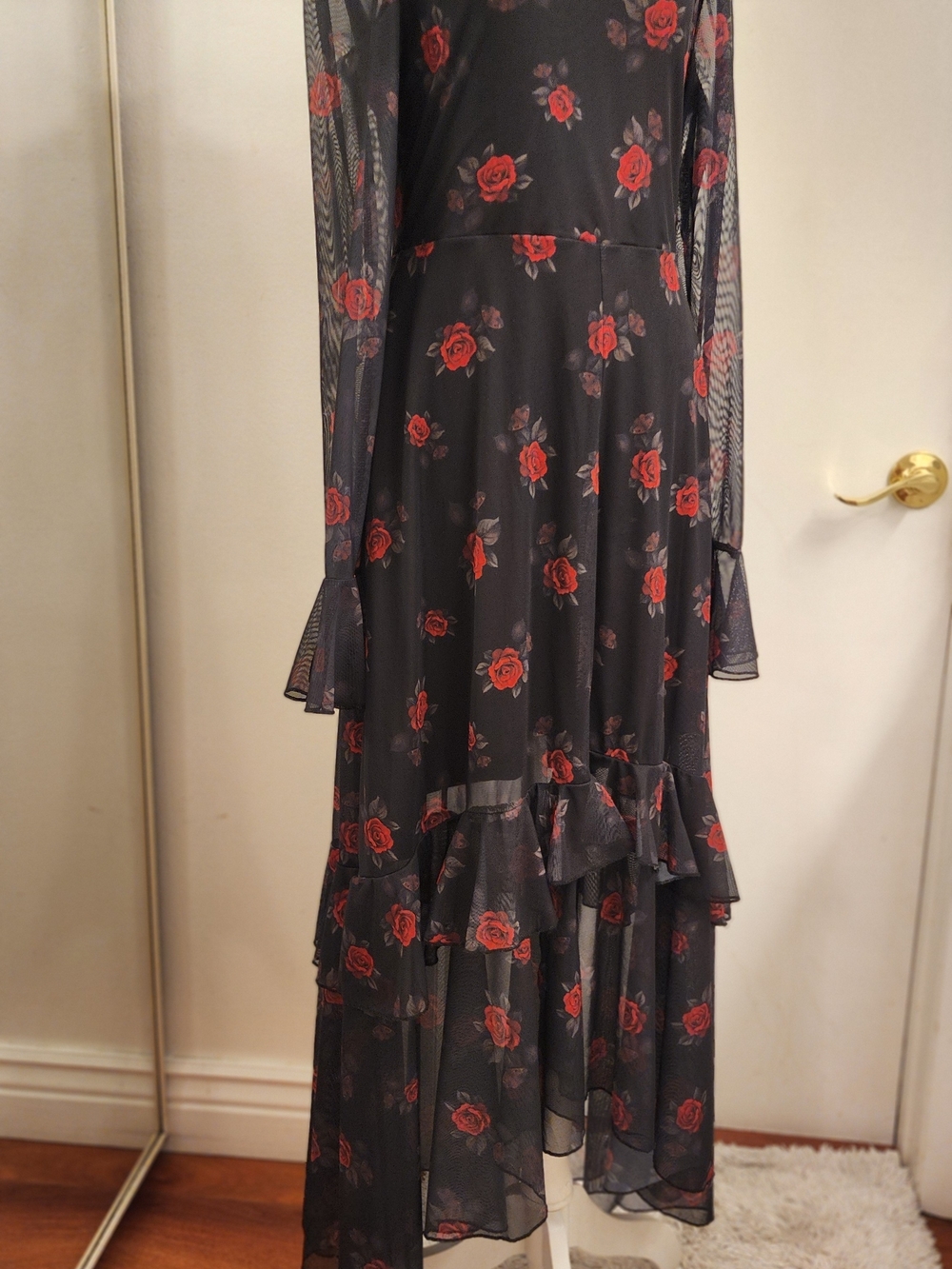 Elegant Black High-Low Maxi Dress with Red Rose Print - Picture 5 of 11